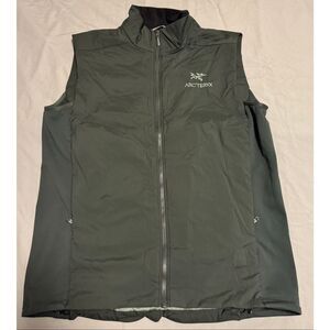 Arc’teryx Size Medium 24110 Atom LT Vest Full Zip Pockets Insulated Green